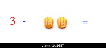 Einfache Subtraktion Probleme mit Orangen, mathematische Probleme für Kinder, die studieren und möchten Mathematik und Analysis zu lernen; Lernen, mit fru zu subtrahieren Stockfoto