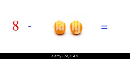 Einfache Subtraktion Probleme mit Orangen, mathematische Probleme für Kinder, die studieren und möchten Mathematik und Analysis zu lernen; Lernen, mit fru zu subtrahieren Stockfoto