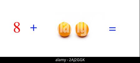 Einfache Probleme von Summen mit Orangen, mathematische Probleme für Kinder, die studieren und möchten Mathematik und Analysis zu lernen; Lernen mit Obst hinzufügen Stockfoto