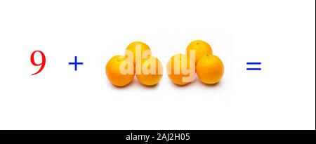 Einfache Probleme von Summen mit Orangen, mathematische Probleme für Kinder, die studieren und möchten Mathematik und Analysis zu lernen; Lernen mit Obst hinzufügen Stockfoto