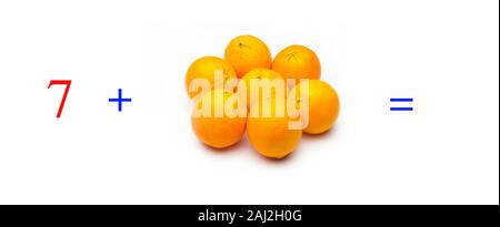 Einfache Probleme von Summen mit Orangen, mathematische Probleme für Kinder, die studieren und möchten Mathematik und Analysis zu lernen; Lernen mit Obst hinzufügen Stockfoto