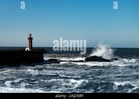 Leuchttürme in Douru Flussmündung, Porto, Portugal. Stockfoto