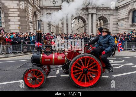 Miniatur Dampfer für Nächstenliebe - der Londoner New Year Day Parade markiert den Beginn des neuen Jahres 2020. Stockfoto