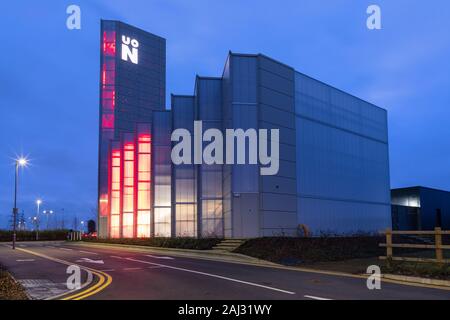 Northampton, Northamptonshire, Großbritannien: Energy Center der University of Northampton. Bietet CO2-arme Heizung für Gebäude auf dem Riverside Campus. Stockfoto