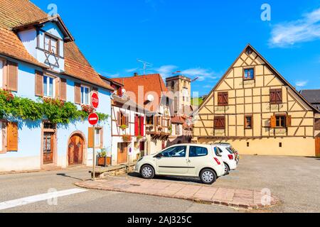 Alten bunten Häuser in Hunawihr Dorf auf der elsässischen Weinstraße, Frankreich Stockfoto