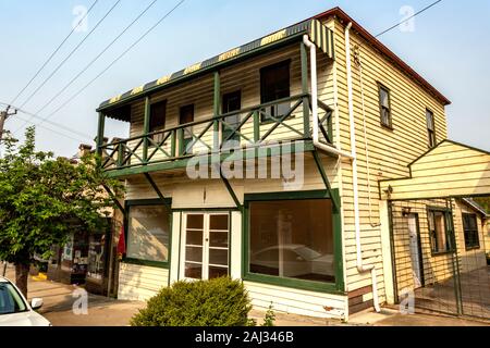 Geschäfte in der Gemeinde des Cobargo in NSW (New South Wales) Tage vor der verheerenden Buschbrände, die die Stadt zerstört Stockfoto