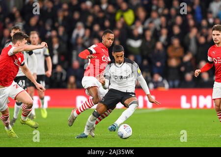 Derby, Derbyshire, UK;. 2. Jan 2020. DERBY, ENGLAND - Januar 2ND Max Lowe (25) von Derby County während der Sky Bet Championship Match zwischen Derby County und Barnsley im Pride Park, Derby am Donnerstag, dem 2. Januar 2020. (Credit: Jon Hobley | MI Nachrichten) das Fotografieren dürfen nur für Zeitung und/oder Zeitschrift redaktionelle Zwecke verwendet werden, eine Lizenz für die gewerbliche Nutzung Kreditkarte erforderlich: MI Nachrichten & Sport/Alamy leben Nachrichten Stockfoto