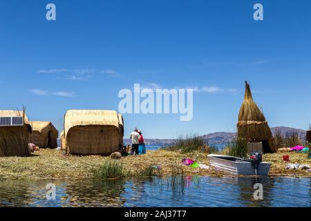 Uros Titino schwimmende Inseln am Titicaca See Stockfoto