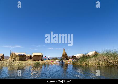 Uros Titino schwimmende Inseln am Titicaca See Stockfoto