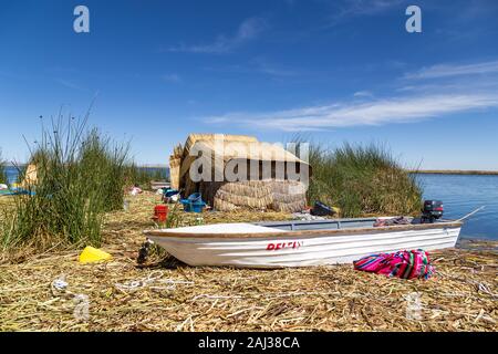 Uros Titino schwimmende Inseln am Titicaca See Stockfoto