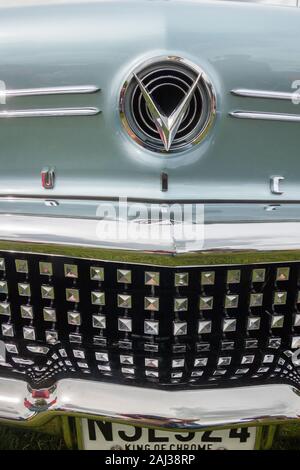 Nahaufnahme des klassischen Wein1958 American Buick Special Grill Stockfoto