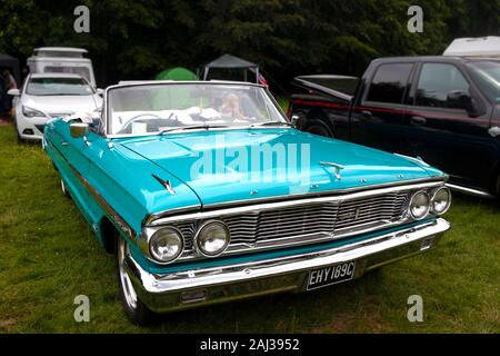 Blue 1964 Cabriolet Ford Galaxy 500 bei Stars & Stripes American Classic Car Show Stockfoto