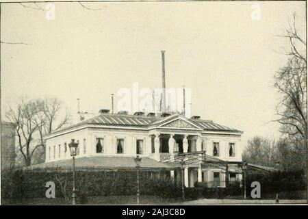 Paris von heute: eine intime Konto der Menschen, die zu Hause leben, und ihre Orte von Interesse. ckground ofmirrors lackiert mit Reben und Blumen anddainty Amoretten, wie z. B. über thewalls der Boudoir von Marie Antoinette wanderte. Wo dann, dieses Mal, sind die alten Traditionen der Küche Franchise? Höre ich jemand bitten, und der Tabelle, welches der Themost delikate und subtile Schriftsteller unserer dayhas gesagt wurde, unterhaltsamer thanscenery, und dass es vermutlich moredevotees als Liebe. Geben Sie in Thatyou sind weniger unsterblich? Headded. Um den Geschmack des Olivenöls nicht erkennen Stockfoto