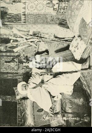 Paris von heute: eine intime Konto der Menschen, die zu Hause leben, und ihre Orte von Interesse. Da Maria passedthrough es mit dem fahren lassen verjüngt sich für die lasttime. Warum ist es so, dass, wie es eine Luft, die joyouslyvulgar gaycty setzen würde in die heartof der faubourgs spielte, dessen Refrain ging gerade zu mysoul und ließ mich weinen? Dies ist genau die gleiche Methode der givingimpressions wie die Maler, die Tri-Umph-Tag - Whistler, Puvis de Chavannes, Menard, Dauchez. Eine ganze Schule hat fol-folgten Verlaine und Mallarmé, aus M. Henride Regnier, extrem Classic in der Inspiration, extrem Kolorist in Stockfoto