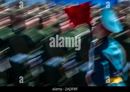 Moskau, Russland. 7. Mai, 2015 russische Soldaten März über dem Roten Platz in Moskau bei einem Sieg Tag Militärparade anlässlich des 70. Jahrestages des Sieges über Nazi-Deutschland im Großen Vaterländischen Krieg von 1941-1945 Stockfoto