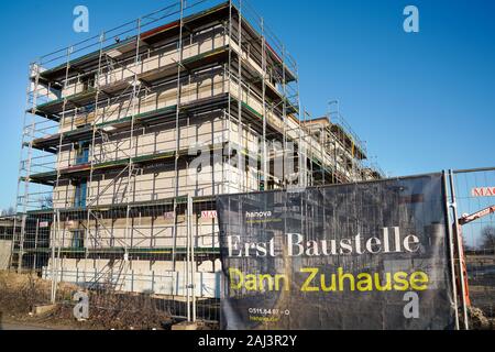 Hannover/Deutschland, Neubau von Mietwohnungen für die hanova Wohnungsunternehmen in Hannover, Deutschland. Kronsberg Wohnviertel an Oheriedentrift, 2. Januar 2020. Stockfoto