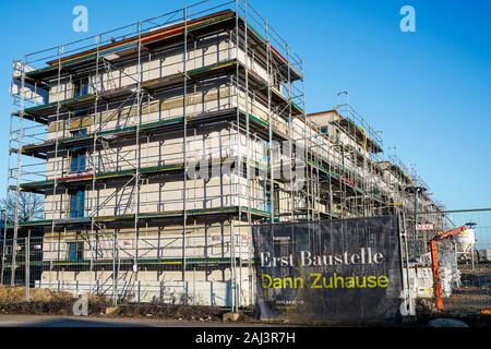 Hannover/Deutschland, Neubau von Mietwohnungen für die hanova Wohnungsunternehmen in Hannover, Deutschland. Kronsberg Wohnviertel an Oheriedentrift, 2. Januar 2020. Stockfoto