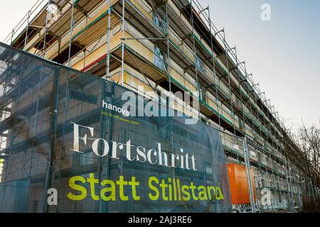 Hannover/Deutschland, Neubau von Mietwohnungen für die hanova Wohnungsunternehmen in Hannover, Deutschland. Kronsberg Wohnviertel an Oheriedentrift, 2. Januar 2020. Stockfoto