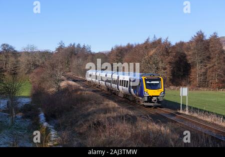 Arriva Northern Rail CAF gebaut Klasse 195 Zug am Burneside auf der Single Track Oxenholme nach Windermere'Lakes line"-Strangleitungen Stockfoto