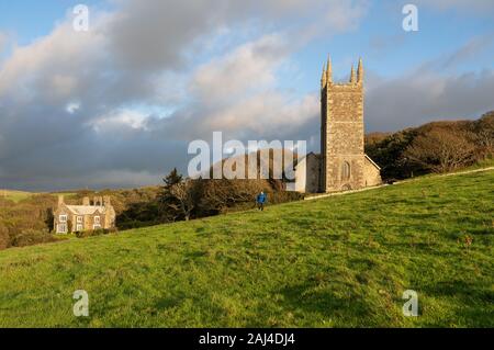 Gebäude aus Stein von Kirche St. Morwenna und St. Johannes der Täufer in Morwenstow, Cornwall Stockfoto