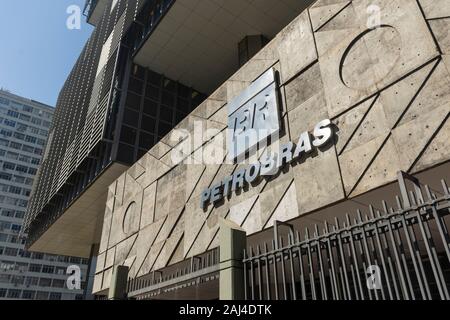 Petrobras State Oil Company Logo auf der Fassade in der Innenstadt von Rio de Janeiro, Brasilien Stockfoto