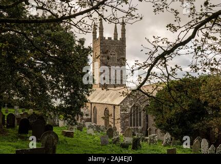 Gebäude aus Stein von Kirche St. Morwenna und St. Johannes der Täufer in Morwenstow, Cornwall Stockfoto