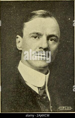 Beamte von Massachusetts. POTTER, JAMES TRACY, North Adams, 1 Berkshire House District, der Republikaner. Geboren: Bennington, Vt., Jan. 26, 1870. Ausgebildet: Andover und Yale. Beruf: Rechtsanwalt. Organisationen: American Legion, S. ofv., 32 d Grad Mason, Elche, K., S., Y.D., 32 d Div. Assn öffentliches Amt: Messe Haus 1915, 16, 17,20; Stadtrat, School Board, 266. Lesen, ARTHUR K., Cambridge, 3 rdMiddlesex House District, der Republikaner. Geboren: Williamsport, Pa, 9. März 1887. Ausgebildet: der Harvard Law School. Beruf: Rechtsanwalt. Organisationen: Maurer, Pres. MiddlesexSportsman, Assn., Pre Stockfoto