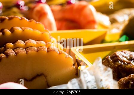 Osechi Ryori sind traditionelle Gerichte, die von den Japanern am Neujahrstag genossen. Osechi sind leicht erkennbar durch ihre speziellen Boxen jubako genannt. Stockfoto