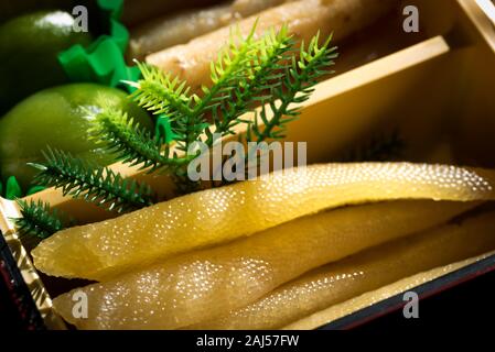 Osechi Ryori sind traditionelle Gerichte, die von den Japanern am Neujahrstag genossen. Osechi sind leicht erkennbar durch ihre speziellen Boxen jubako genannt. Stockfoto