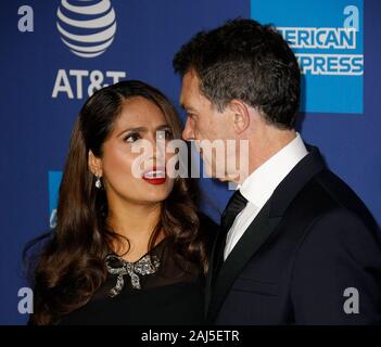 Palm Springs, Kalifornien, USA. 2. Januar, 2020. Salma Hayek, Antonio Banderas nehmen an der 31. jährlichen Palm Springs International Film Festival Film Awards Gala in Palm Springs Convention Center am Januar 02, 2020 in Palm Springs, Kalifornien. Foto: Absturz/imageSPACE/MediaPunch Credit: MediaPunch Inc/Alamy leben Nachrichten Stockfoto