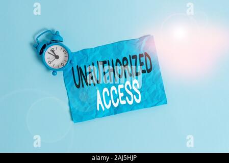 Konzeptionelle Hand schreiben, nicht autorisierten Zugriff. Konzept Bedeutung Verwenden eines Computers oder Netzwerks ohne Erlaubnis Metall vintage Wecker crush s Stockfoto
