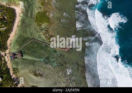 Luftaufnahme von Cloud 9 Jetty Surf Area, Siargao, Philippinen Stockfoto