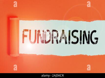 Text zeichen Fundraising angezeigt. Business Foto Text handeln, der das Sammeln oder die Herstellung von Geld für einen bestimmten Zweck Karton, der in der Mitte gerissen ist Stockfoto