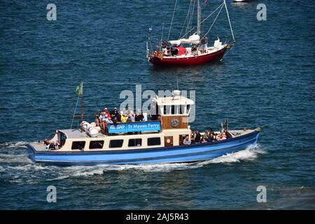 Königin von Falmouth Fähre über den Fluss Fal zwischen Falmouth Harbour und St. Mawes auf der Roseland Halbinsel, Cornwall, England, Großbritannien Stockfoto