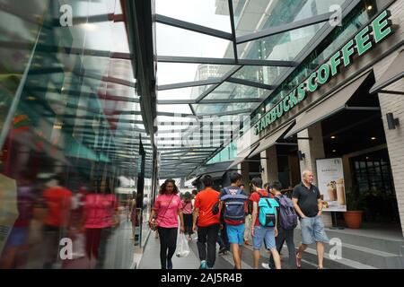 Starbucks Coffee Shop in der geschäftigen Stadt Bereich Stockfoto