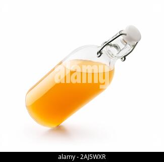 Eine Flasche frischer Orangensaft auf weißem Hintergrund- clipping path enthalten Stockfoto