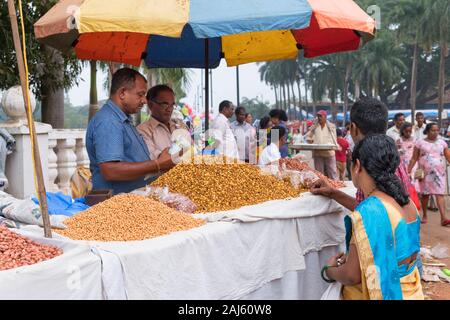 Snack Verkäufer Saint Francis Xavier Festival Old Goa Indien Stockfoto