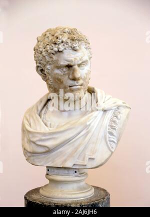 Caracalla (188-217), römischer Kaiser (198 bis 217 AD). Severan Dynasty. Marmorbüste C. 212-215 AD. Die Nationalen Archäologischen Museum. Neapel. Italien Stockfoto