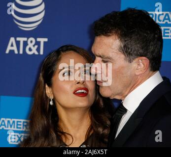 Palm Springs, USA. 02 Jan, 2020. PALM SPRINGS, Kalifornien - Januar 02: Salma Hayek, Antonio Banderas die 31. jährliche Palm Springs International Film Festival Film Awards Gala in Palm Springs Convention Center besuchen am Januar 02, 2020 in Palm Springs, Kalifornien. Foto: Absturz/imageSPACE Credit: Imagespace/Alamy leben Nachrichten Stockfoto