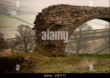 Ruiniert arch in der Nähe von Grove Rake Mine Gebäude, Rookhope Bezirk, gewohnt, North Pennines, County Durham Stockfoto