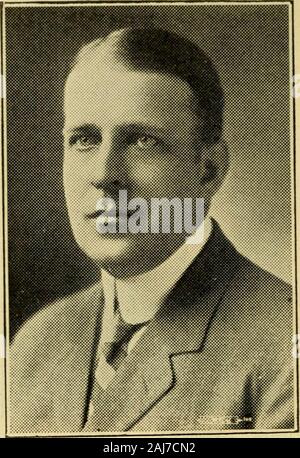 Beamte von Massachusetts. WALSH, DAVID I., Fitchburg, USA Senator, Demokrat. Geboren: Leominster, 11. November 1872. Ausgebildet: Clinton Hoch und Heilig Kreuz Kol-lege, 94, Boston University Law, 97. Beruf: Rechtsanwalt. Organisationen: Elche, Ritter ofColumbus. Öffentliche Ämter: Messe Haus 1900, 1901; Lieutenant Governor 1913; Gouverneur 1914,1915; Verfassungskonvent 1917,1918; United States Senator seit 1919. Stockfoto