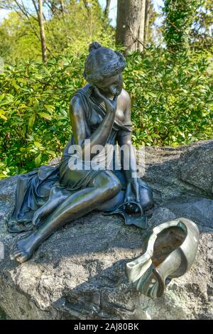 Brunnen 'Der zerbrochene Krug', Garten, Britzer Schloß, Alt-Britz, Neukölln, Berlin, Deutschland Stockfoto