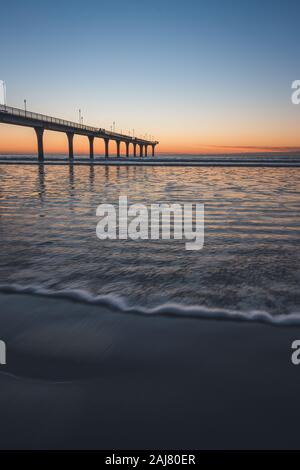 Sonnenaufgang in New Brighton Pier, Christchurch, Neuseeland Stockfoto