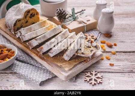 Christstollen. Scheiben süß Festliche hausgemachten Dessert Stockfoto