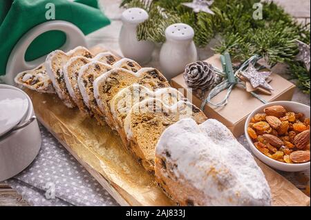 Christstollen. Scheiben süß Festliche hausgemachte Desserts. Close-up Stockfoto