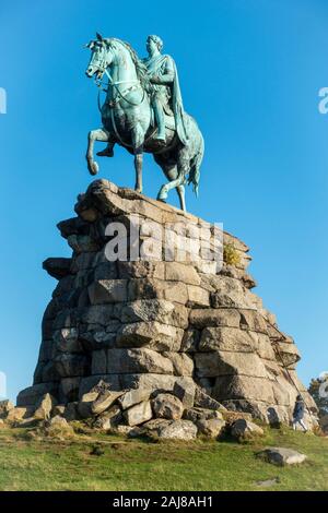 Die Copper Horse Statue von König George III. als Kaiser auf Snow Hill auf dem langen Spaziergang in Windsor Great Park, Windsor, Berkshire, England, Großbritannien Stockfoto