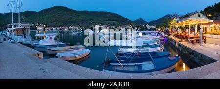 Kroatien - die Atmosphäre am Abend im kleinen Hafen von Zuliana Dorf - Halbinsel Peljesac. Stockfoto