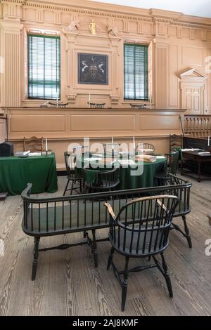 Blick auf die historische Supreme Court Kammer im Inneren der Independence Hall in Philadelphia, Pennsylvania, USA. Stockfoto
