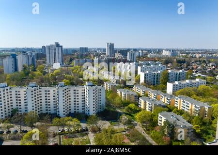 Hochhäuser, Fritz-Erler-Allee, Gropiusstadt, Neukölln, Berlin, Deutschland Stockfoto