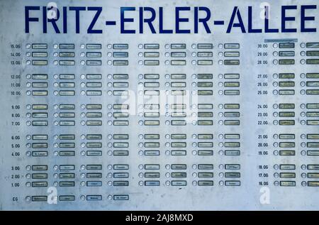 Klingelbrett, Wohnhochhaus Ideal, Fritz-Erler-Allee 120, Gropiusstadt, Neukölln, Berlin, Deutschland Stockfoto